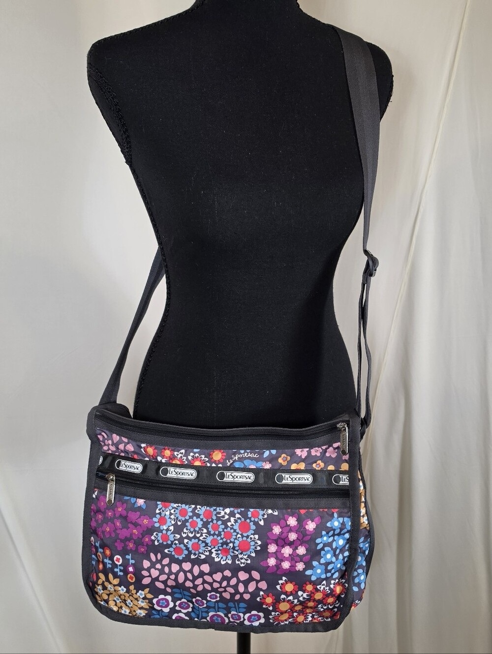 LeSportsac Deluxe Everyday Bag Black Floral Crossbody Expandable Travel Purse